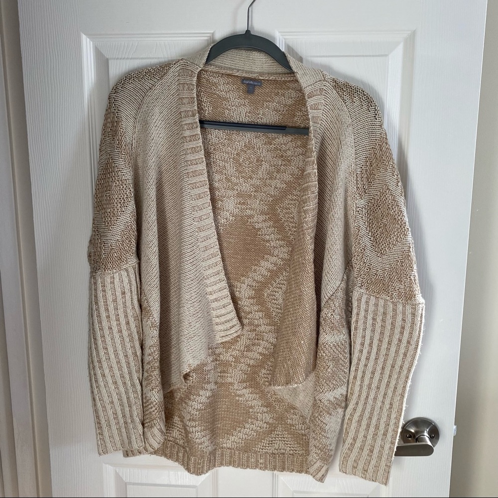 EUC drop sleeve open drappy front cardigan tribal print